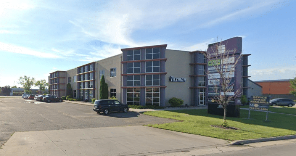 An exterior image of a commercial office building in Moorhead, Minnesota where an Ellie Mental Health Therapy and Psychiatry Clinic is located.