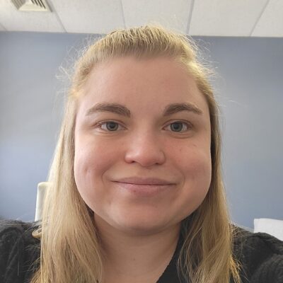 Bria Stavnezer headshot