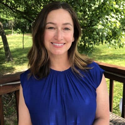 Jennifer Belfiore headshot