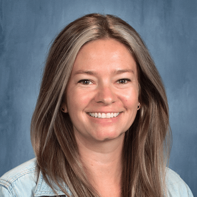 Lizzie Hoff headshot