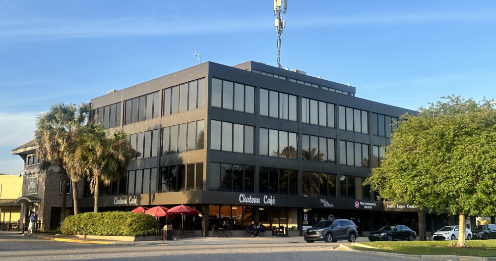 A commercial building containing our Ellie Mental Health New Orleans, LA Clinic