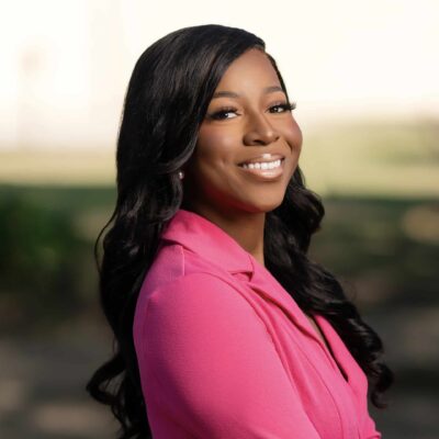 Stevie Woods headshot