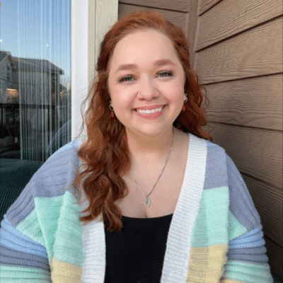 Hallie Davis headshot