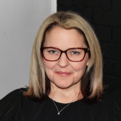 Stacie Searle headshot