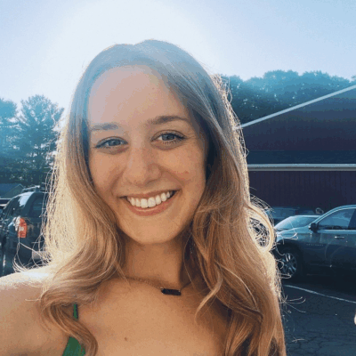 Rachel Dinger headshot