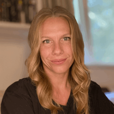 Annika Hansche headshot