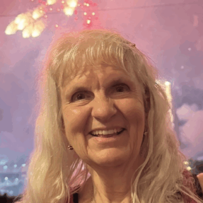 Betsy Carroll headshot